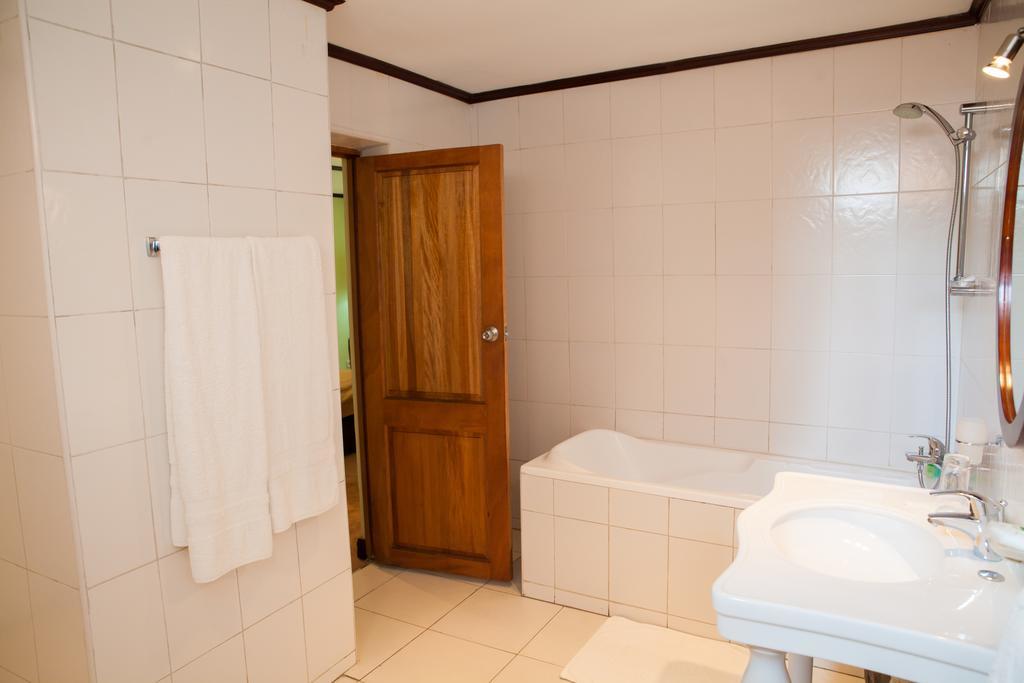 Gorillas Volcanoes Hotel Рухенгери Стая снимка
