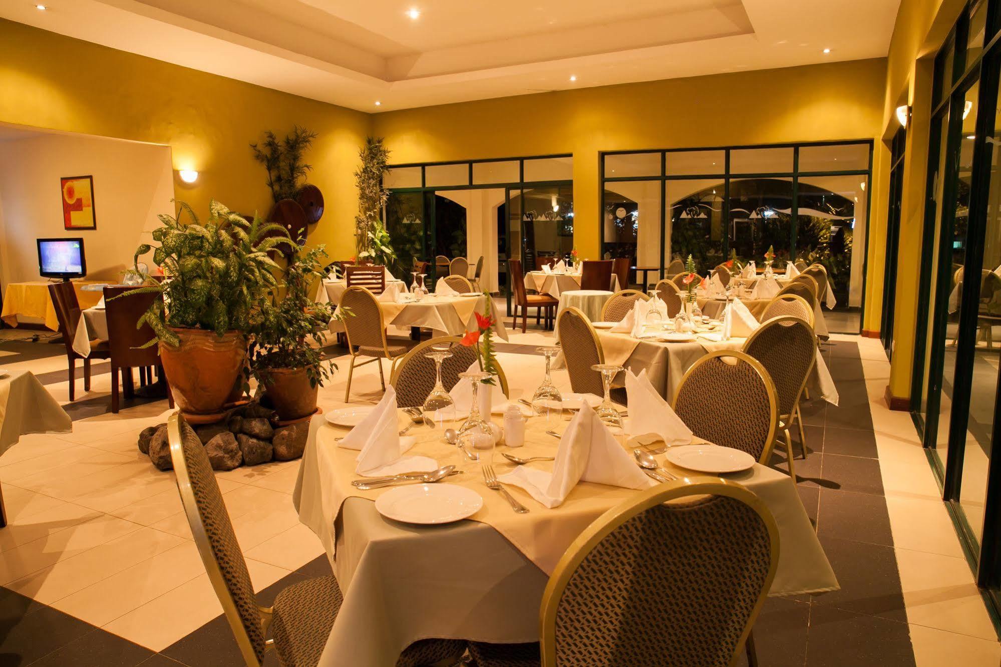 Gorillas Volcanoes Hotel Рухенгери Екстериор снимка