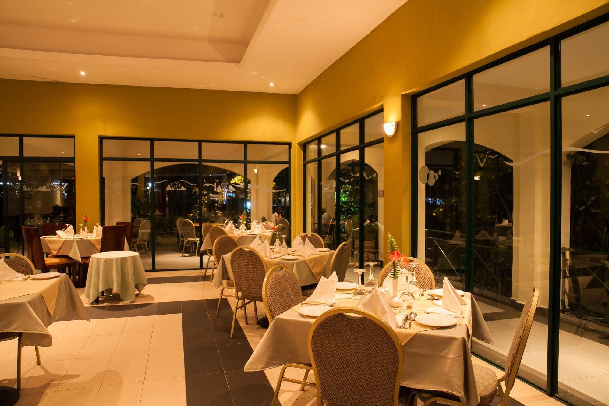 Gorillas Volcanoes Hotel Рухенгери Екстериор снимка