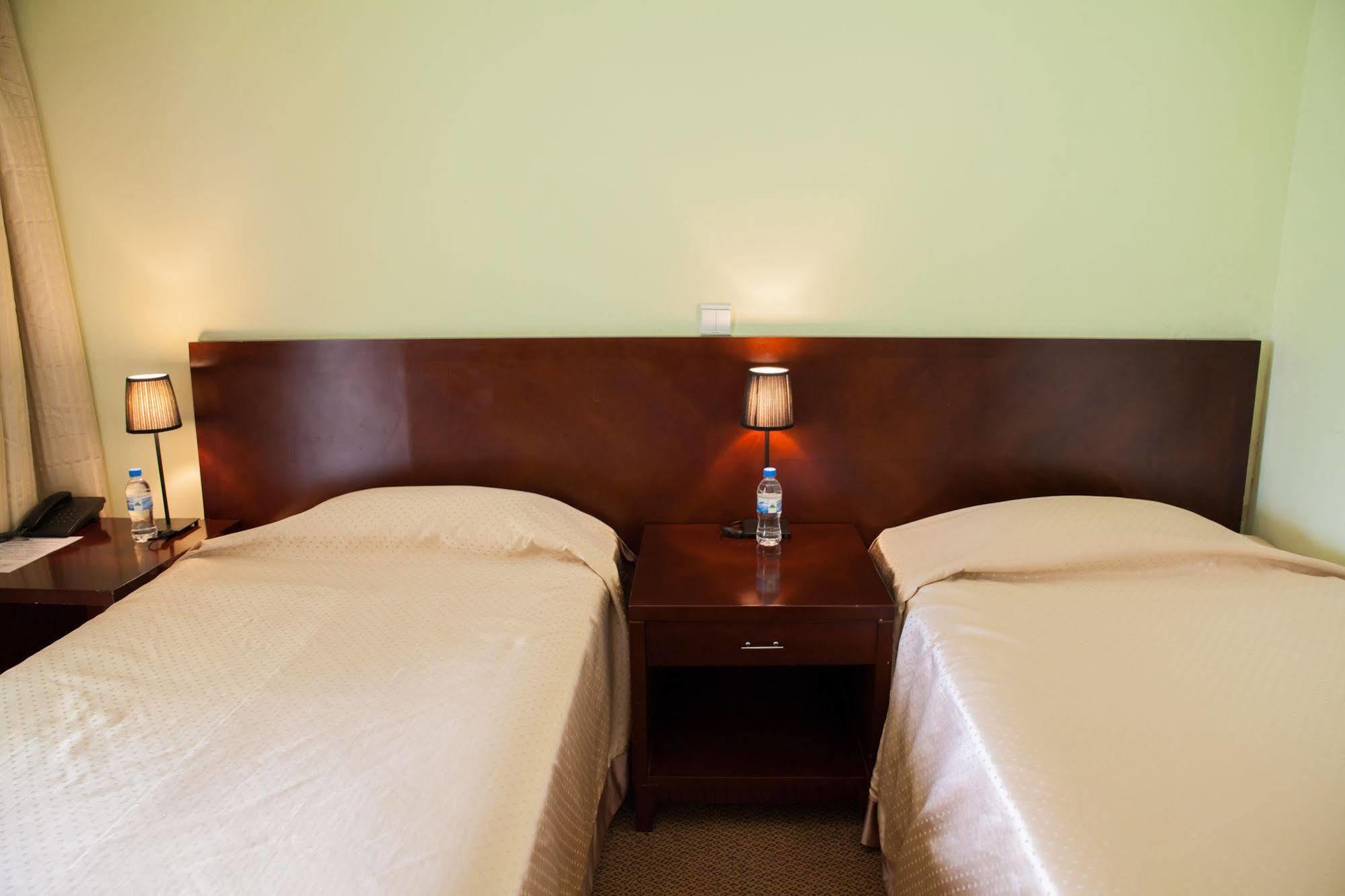 Gorillas Volcanoes Hotel Рухенгери Екстериор снимка